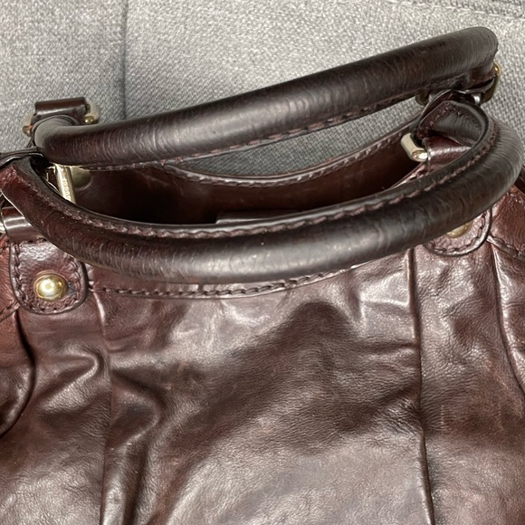 Gorgeous Calfskin Leather Gucci Shoulder Bag with Convertible Snaps - Picture 5 of 10